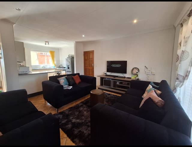 2 BEDROOM FLAT SOLD IN RENSBURG
